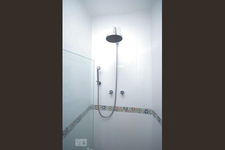 Apartamento à venda com 222m², 4 quartos e 2 vagas Apartamento à venda com 222m², 4 quartos e 2 vagasChuveiro