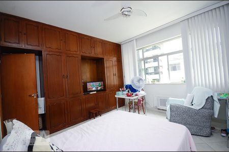 Apartamento à venda com 222m², 4 quartos e 2 vagas Apartamento à venda com 222m², 4 quartos e 2 vagasQuarto 2