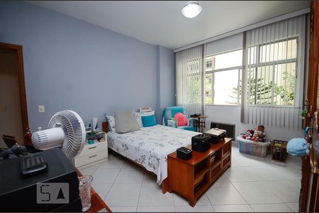 Apartamento à venda com 222m², 4 quartos e 2 vagas Apartamento à venda com 222m², 4 quartos e 2 vagasSuíte 2