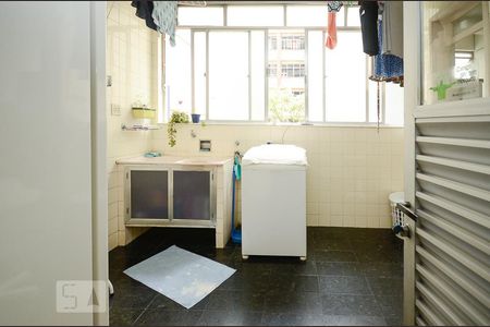 Apartamento à venda com 222m², 4 quartos e 2 vagas Apartamento à venda com 222m², 4 quartos e 2 vagasÁrea de Serviço