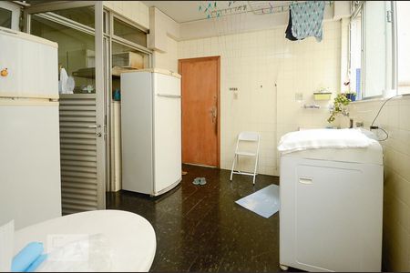 Apartamento à venda com 222m², 4 quartos e 2 vagas Apartamento à venda com 222m², 4 quartos e 2 vagasÁrea de Serviço