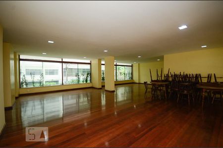 Apartamento à venda com 222m², 4 quartos e 2 vagas Apartamento à venda com 222m², 4 quartos e 2 vagasÁrea comum - Salão de festas