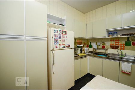 Apartamento à venda com 222m², 4 quartos e 2 vagas Apartamento à venda com 222m², 4 quartos e 2 vagasCozinha