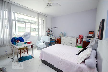 Apartamento à venda com 222m², 4 quartos e 2 vagas Apartamento à venda com 222m², 4 quartos e 2 vagasQuarto 2