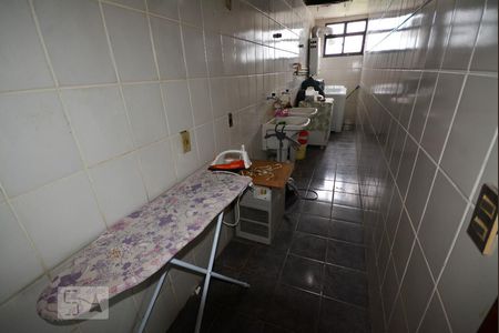 Apartamento à venda com 330m², 4 quartos e 4 vagas Apartamento à venda com 330m², 4 quartos e 4 vagasLavanderia