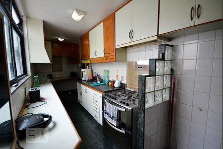 Apartamento à venda com 330m², 4 quartos e 4 vagas Apartamento à venda com 330m², 4 quartos e 4 vagasCozinha