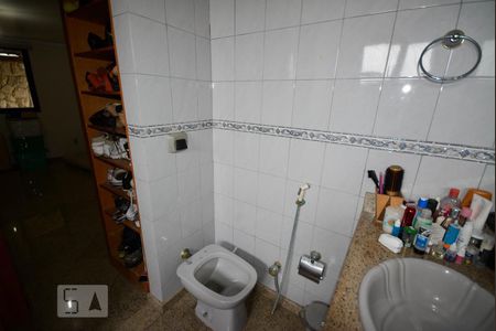 Apartamento à venda com 330m², 4 quartos e 4 vagas Apartamento à venda com 330m², 4 quartos e 4 vagasBanheiro da Suíte 1