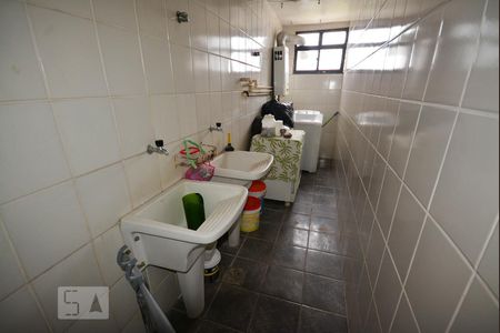 Apartamento à venda com 330m², 4 quartos e 4 vagas Apartamento à venda com 330m², 4 quartos e 4 vagasLavanderia