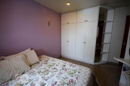 Apartamento à venda com 330m², 4 quartos e 4 vagas Apartamento à venda com 330m², 4 quartos e 4 vagasQuarto 4