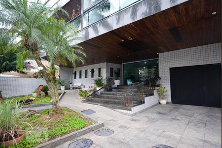 Apartamento à venda com 330m², 4 quartos e 4 vagas Apartamento à venda com 330m², 4 quartos e 4 vagasHall