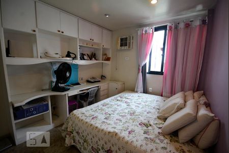 Apartamento à venda com 330m², 4 quartos e 4 vagas Apartamento à venda com 330m², 4 quartos e 4 vagasQuarto 4