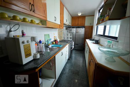 Apartamento à venda com 330m², 4 quartos e 4 vagas Apartamento à venda com 330m², 4 quartos e 4 vagasCozinha