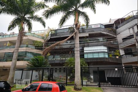 Apartamento à venda com 330m², 4 quartos e 4 vagas Apartamento à venda com 330m², 4 quartos e 4 vagasFachada