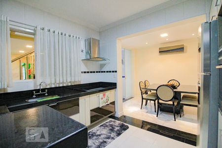 Casa à venda com 600m², 4 quartos e 5 vagasCozinha