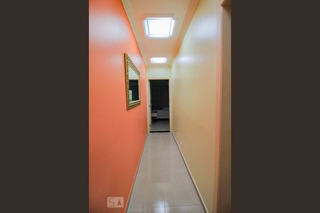 Casa à venda com 600m², 4 quartos e 5 vagascorredor acesso dormitorios