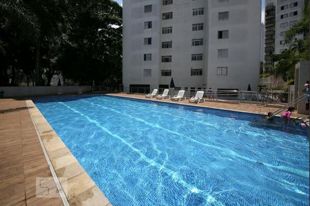 Apartamento à venda com 80m², 2 quartos e 2 vagasÁrea comum - Piscina