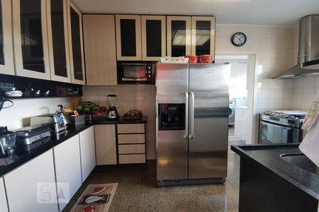 Apartamento à venda com 190m², 4 quartos e 3 vagas Apartamento à venda com 190m², 4 quartos e 3 vagasCozinha