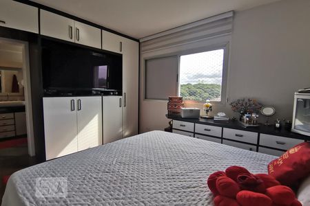Apartamento à venda com 190m², 4 quartos e 3 vagas Apartamento à venda com 190m², 4 quartos e 3 vagasSuíte-2
