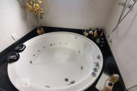 Apartamento à venda com 190m², 4 quartos e 3 vagas Apartamento à venda com 190m², 4 quartos e 3 vagasDetalhe do Banheiro da Suíte