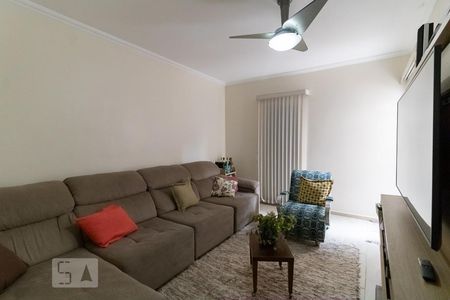 Casa à venda com 178m², 3 quartos e 2 vagas Casa à venda com 178m², 3 quartos e 2 vagasSala de Estar