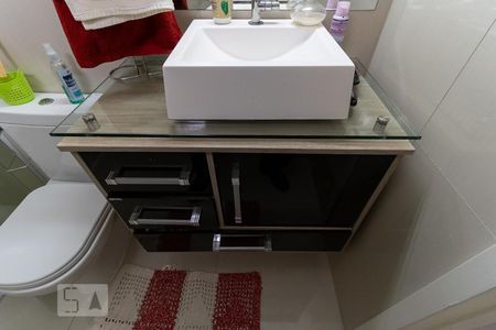 Casa à venda com 178m², 3 quartos e 2 vagas Casa à venda com 178m², 3 quartos e 2 vagasBanheiro 2