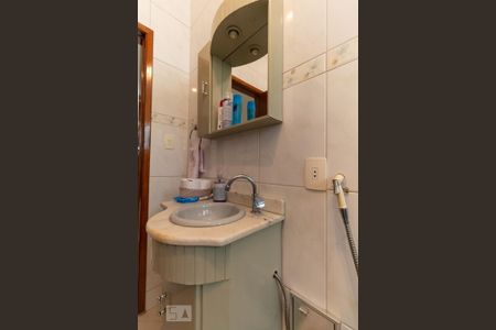 Casa à venda com 180m², 3 quartos e 2 vagasBanheiro 1