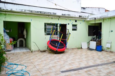 Casa à venda com 240m², 3 quartos e 4 vagas Casa à venda com 240m², 3 quartos e 4 vagasCasa 2 Fundos