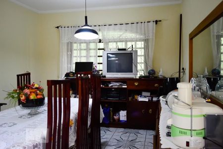 Casa à venda com 240m², 3 quartos e 4 vagas Casa à venda com 240m², 3 quartos e 4 vagasSala de Jantar Vista Ampla