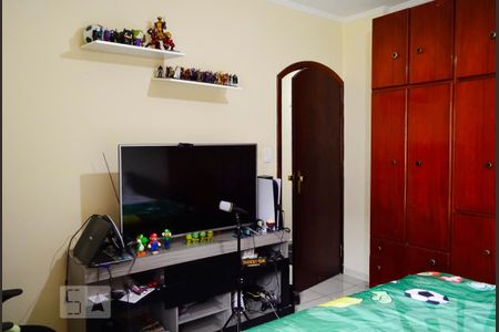 Casa à venda com 240m², 3 quartos e 4 vagas Casa à venda com 240m², 3 quartos e 4 vagasQuarto 2 Entrada