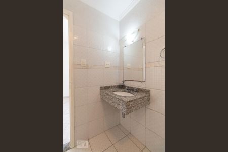 Casa à venda com 390m², 6 quartos e 4 vagasBanheiro do quarto 1