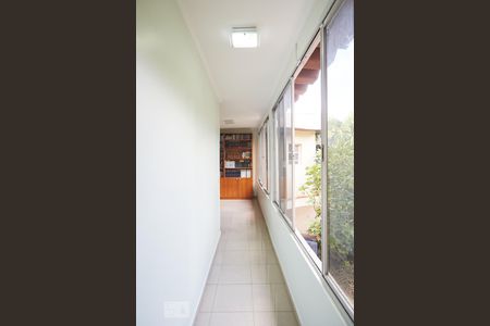 Casa à venda com 269m², 4 quartos e 4 vagasCorredor
