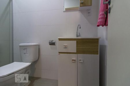 Banheiro de kitnet/studio para alugar com 1 quarto, 22m² em Cachoeirinha, Belo Horizonte