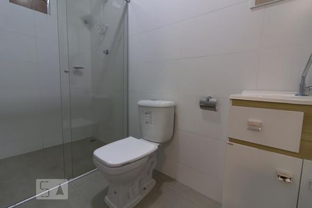 Banheiro de kitnet/studio para alugar com 1 quarto, 22m² em Cachoeirinha, Belo Horizonte