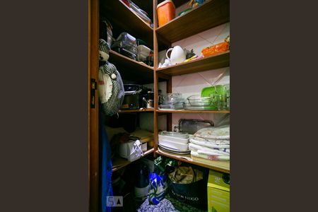 Apartamento à venda com 280m², 4 quartos e 4 vagas Apartamento à venda com 280m², 4 quartos e 4 vagasDespensa 1