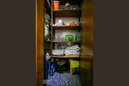 Apartamento à venda com 280m², 4 quartos e 4 vagas Apartamento à venda com 280m², 4 quartos e 4 vagasDespensa 1