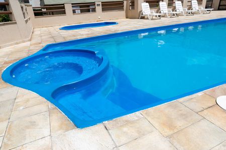 Apartamento à venda com 280m², 4 quartos e 4 vagas Apartamento à venda com 280m², 4 quartos e 4 vagasÁrea Comum - Piscina