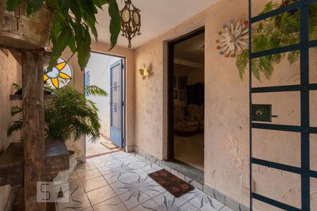 Casa à venda com 220m², 3 quartos e 3 vagasCorredor