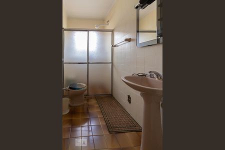 Casa à venda com 220m², 3 quartos e 3 vagasBanheiro do Quarto 1
