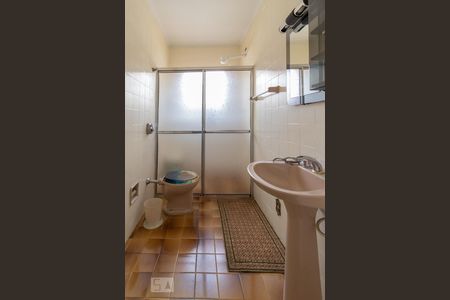 Casa à venda com 220m², 3 quartos e 3 vagasBanheiro do Quarto 1