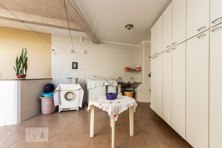 Casa à venda com 580m², 3 quartos e 8 vagas Casa à venda com 580m², 3 quartos e 8 vagasÁrea de serviço