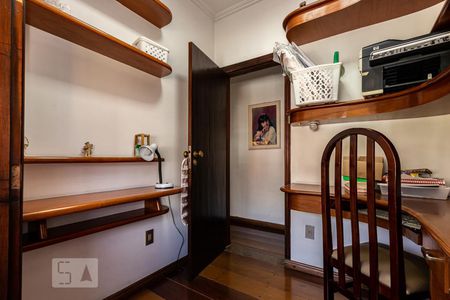 Casa à venda com 580m², 3 quartos e 8 vagas Casa à venda com 580m², 3 quartos e 8 vagasEscritório