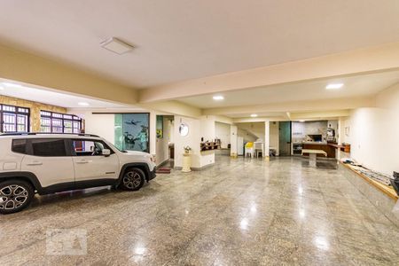 Casa à venda com 580m², 3 quartos e 8 vagas Casa à venda com 580m², 3 quartos e 8 vagasGaragem