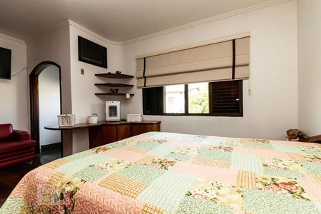 Casa à venda com 580m², 3 quartos e 8 vagas Casa à venda com 580m², 3 quartos e 8 vagasQuarto 1 suíte