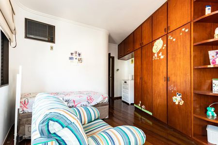 Casa à venda com 580m², 3 quartos e 8 vagas Casa à venda com 580m², 3 quartos e 8 vagasQuarto 3