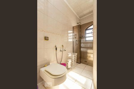 Casa à venda com 580m², 3 quartos e 8 vagas Casa à venda com 580m², 3 quartos e 8 vagasBanheiro suíte quarto 1