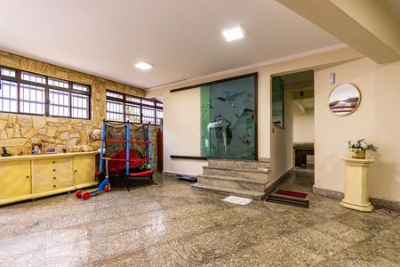 Casa à venda com 580m², 3 quartos e 8 vagas Casa à venda com 580m², 3 quartos e 8 vagasAcesso garagem