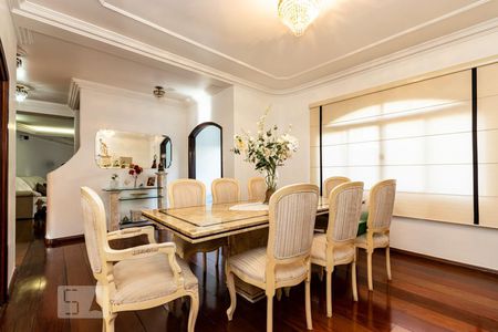 Casa à venda com 580m², 3 quartos e 8 vagas Casa à venda com 580m², 3 quartos e 8 vagasSala de jantar