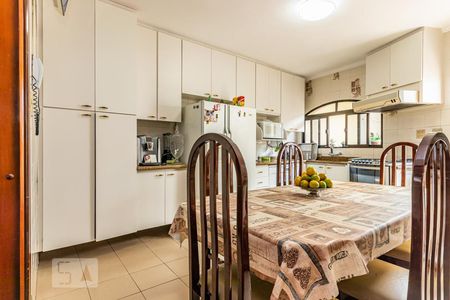 Casa à venda com 580m², 3 quartos e 8 vagas Casa à venda com 580m², 3 quartos e 8 vagasCozinha