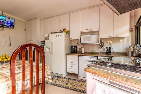 Casa à venda com 580m², 3 quartos e 8 vagas Casa à venda com 580m², 3 quartos e 8 vagasCozinha