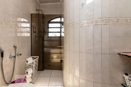 Casa à venda com 580m², 3 quartos e 8 vagas Casa à venda com 580m², 3 quartos e 8 vagasBanheiro suíte quarto 1